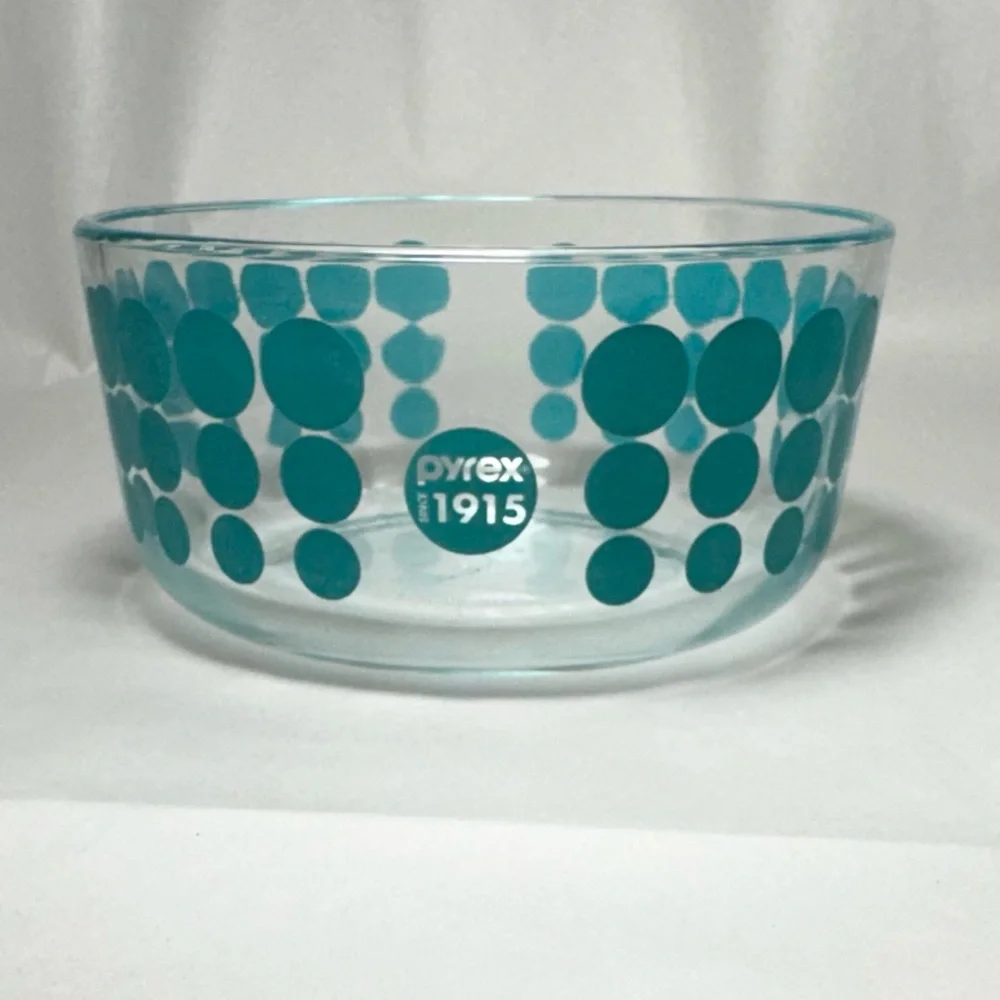 Pyrex 100th Anniversary Limited Edition 1 Qt Retro Blue Dot Glass Storage Dish